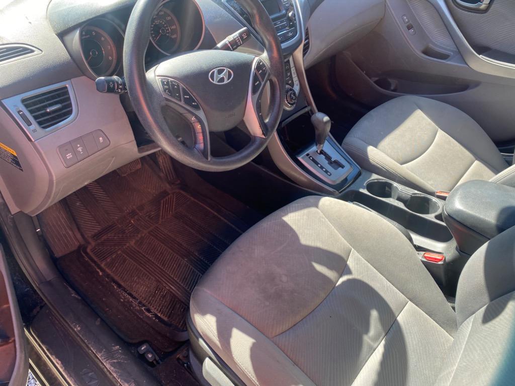 2013 Hyundai Elantra's photo